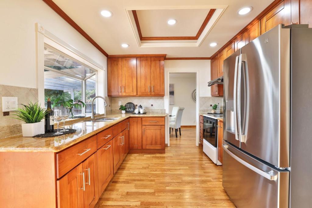 2022 Admiral Place Property Photo 10