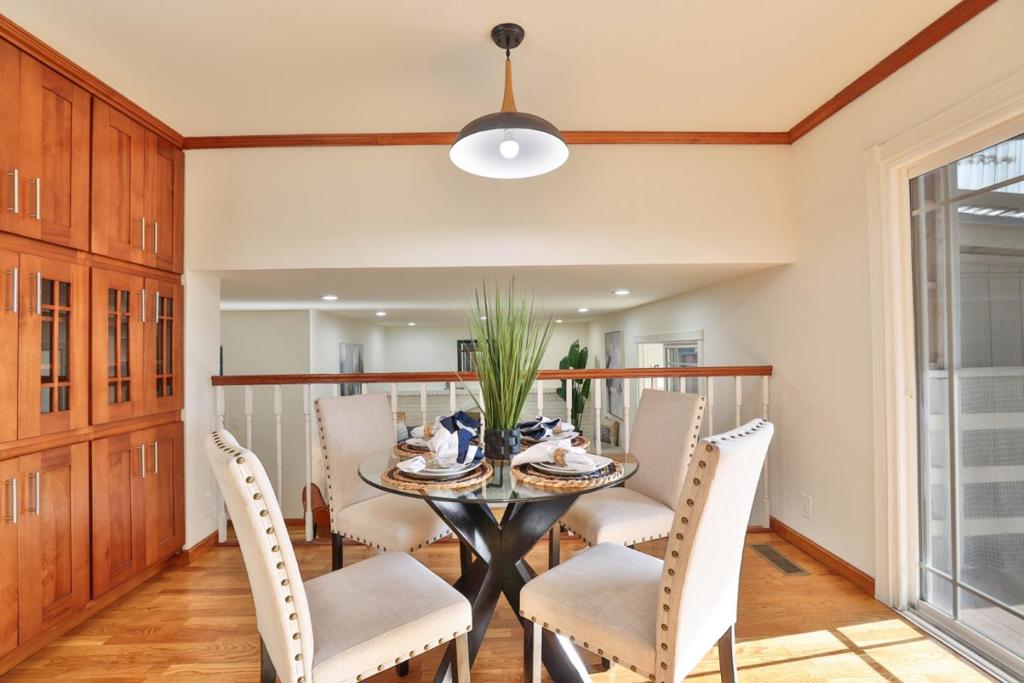 2022 Admiral Place Property Photo 11