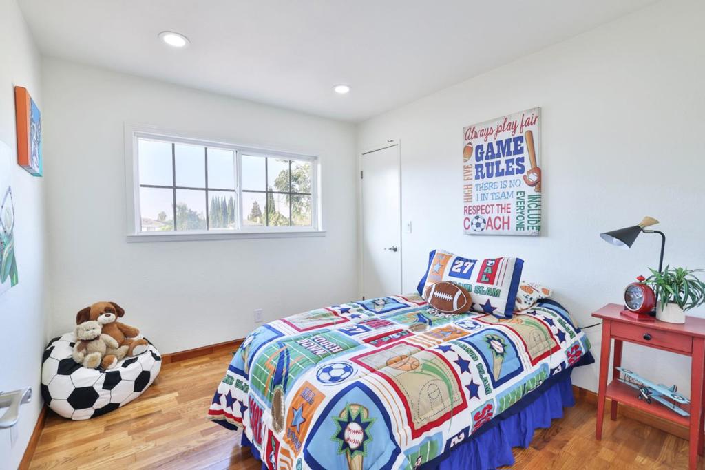 2022 Admiral Place Property Photo 16