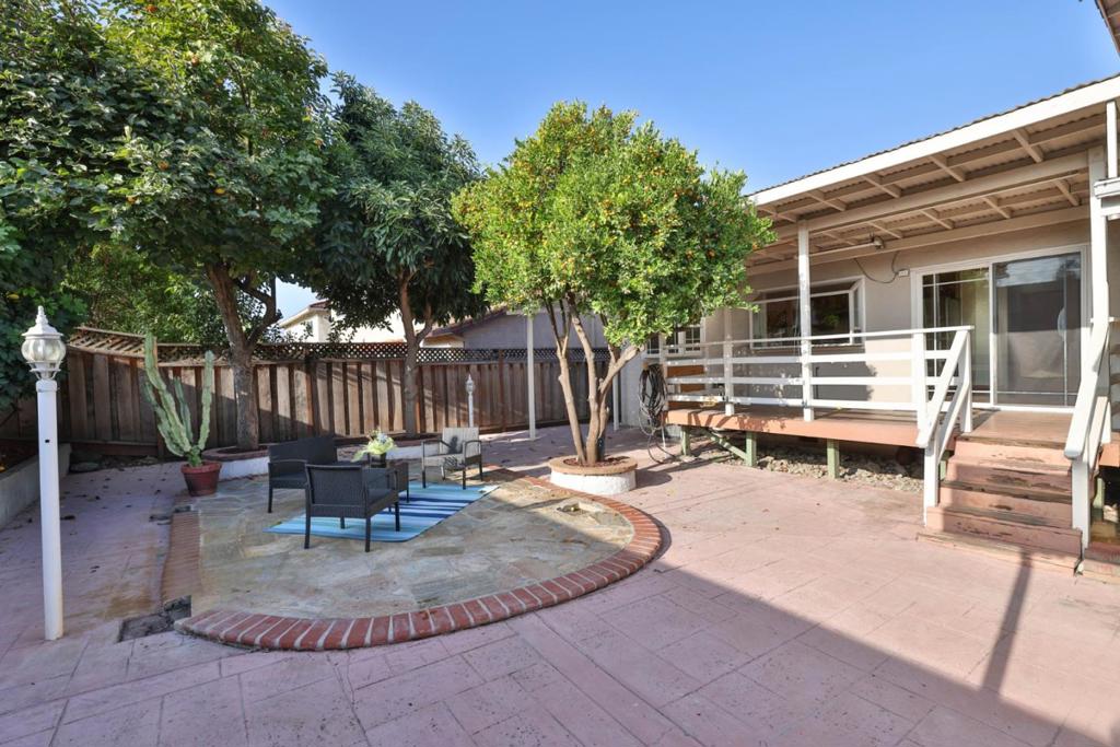 2022 Admiral Place Property Photo 29