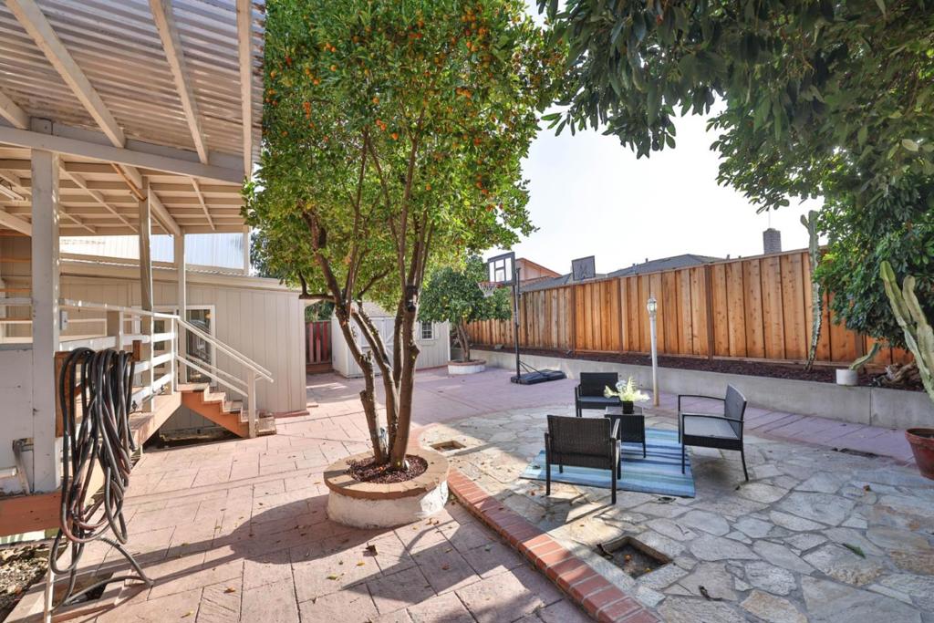 2022 Admiral Place Property Photo 31