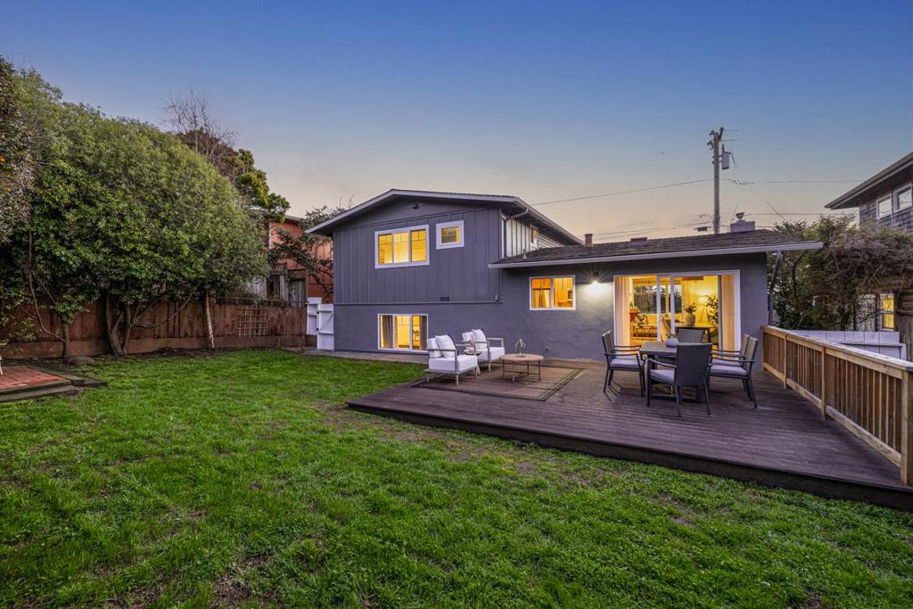 387 13th Street Property Photo 4