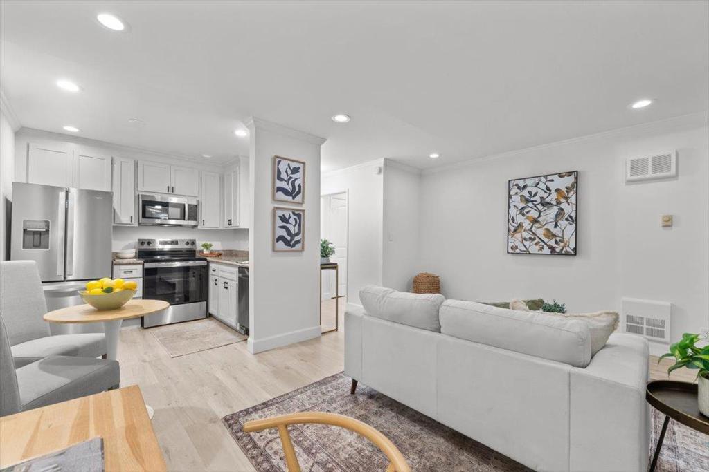 1614 Hudson Street 311 Property Photo 6