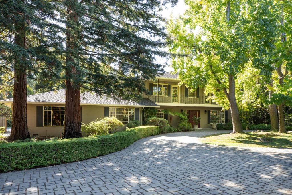 98 Rebecca Lane Property Photo 1