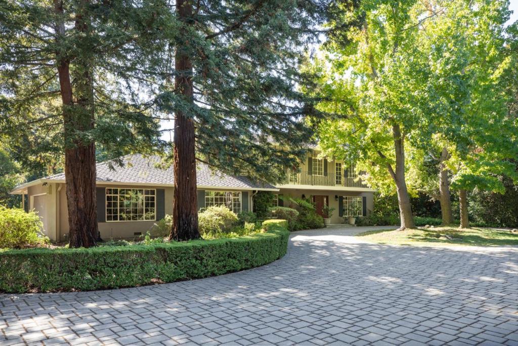 98 Rebecca Lane Property Photo 2