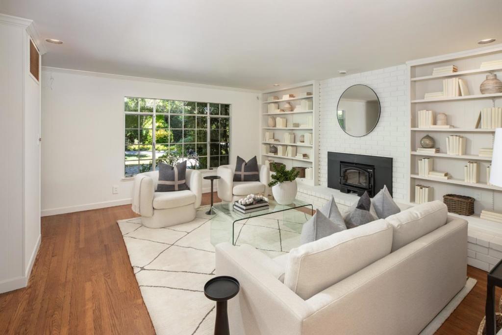 98 Rebecca Lane Property Photo 4
