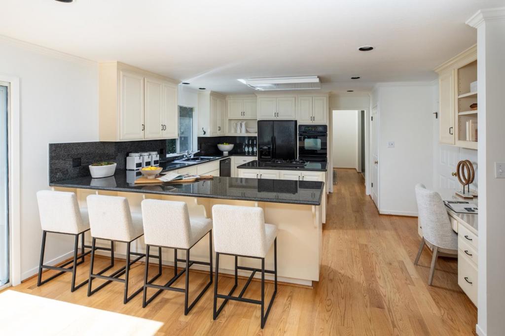98 Rebecca Lane Property Photo 8
