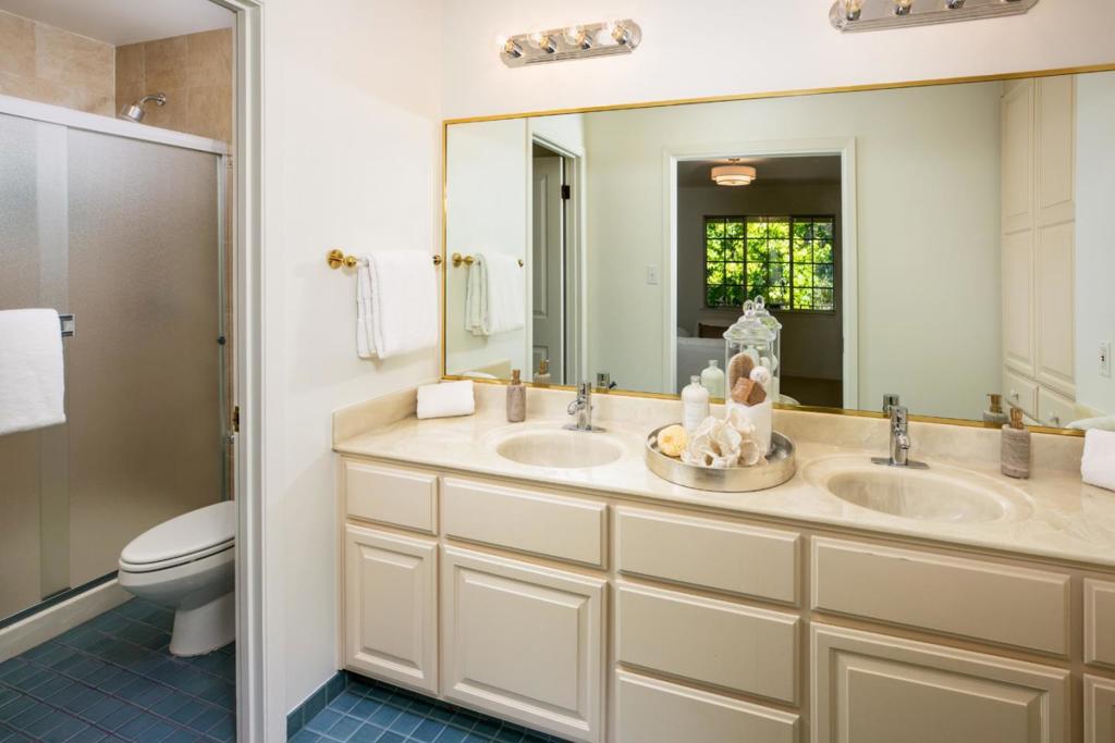 98 Rebecca Lane Property Photo 17