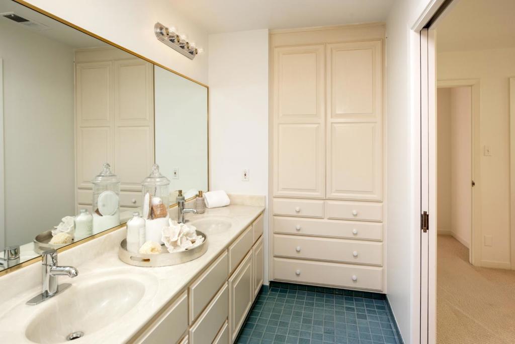 98 Rebecca Lane Property Photo 18