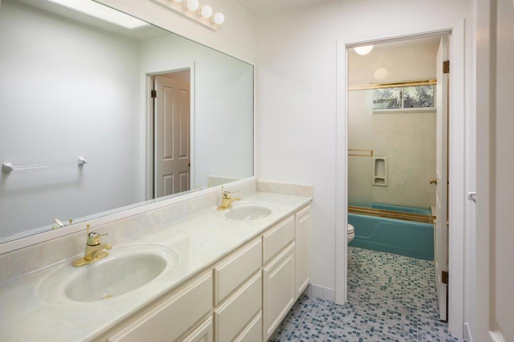 98 Rebecca Lane Property Photo 20