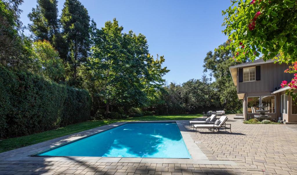 98 Rebecca Lane Property Photo 23