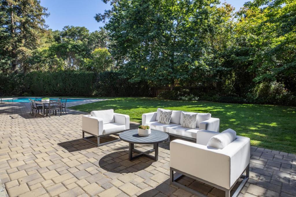 98 Rebecca Lane Property Photo 25