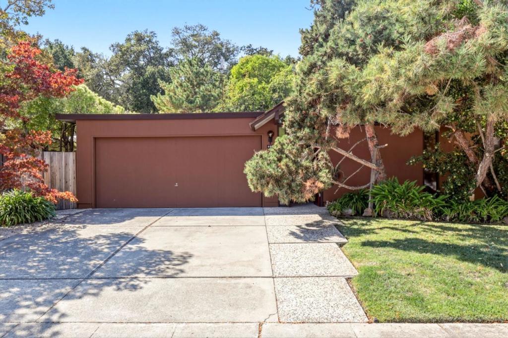 957 Eichler Drive Property Photo 2