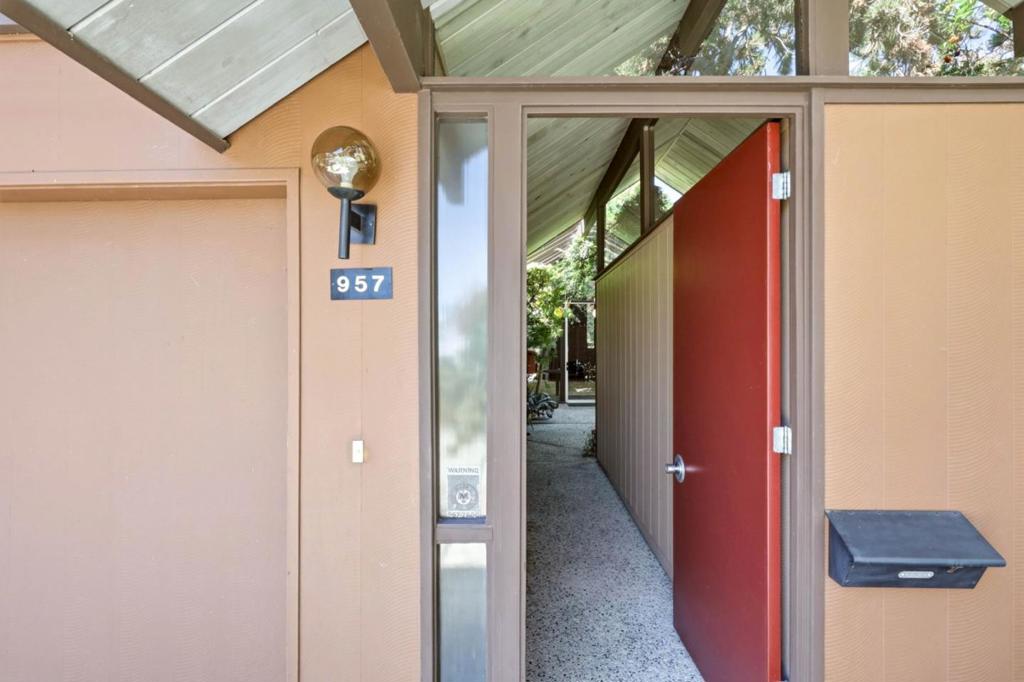 957 Eichler Drive Property Photo 3