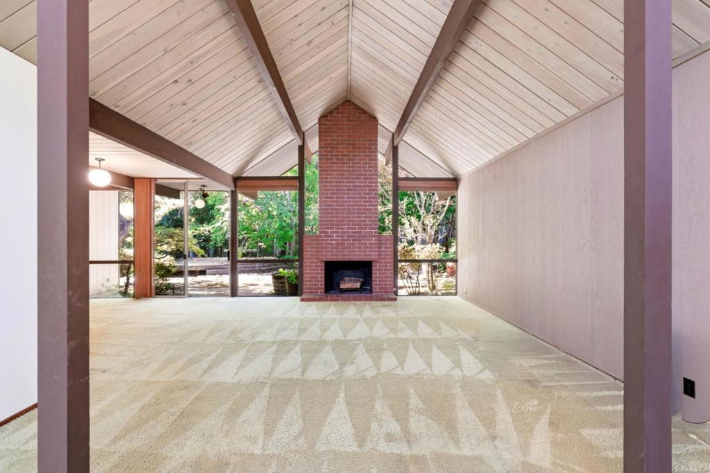957 Eichler Drive Property Photo 6