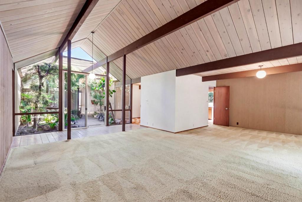 957 Eichler Drive Property Photo 8