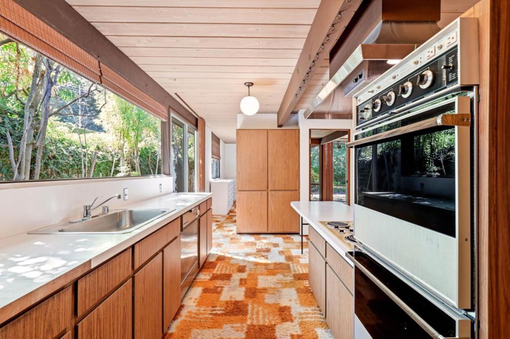 957 Eichler Drive Property Photo 14