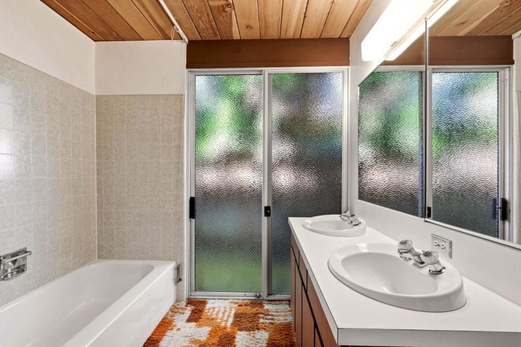957 Eichler Drive Property Photo 17