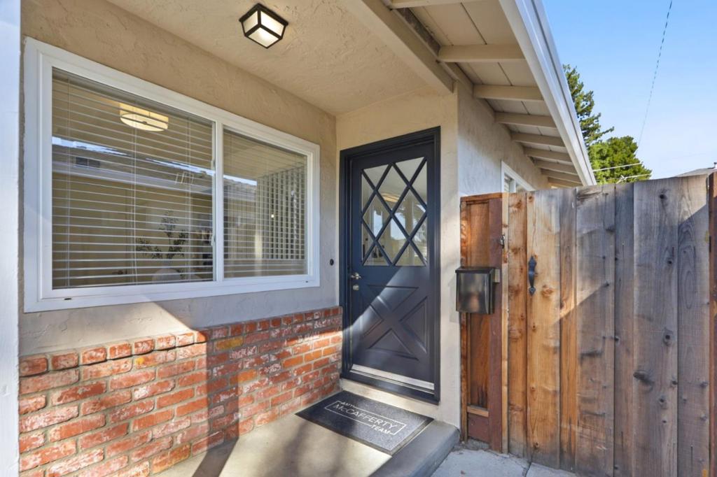 480482 Westlake Drive Property Photo 3