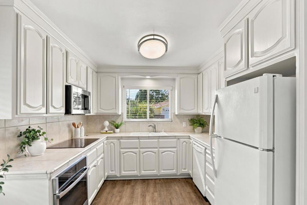 480482 Westlake Drive Property Photo 10