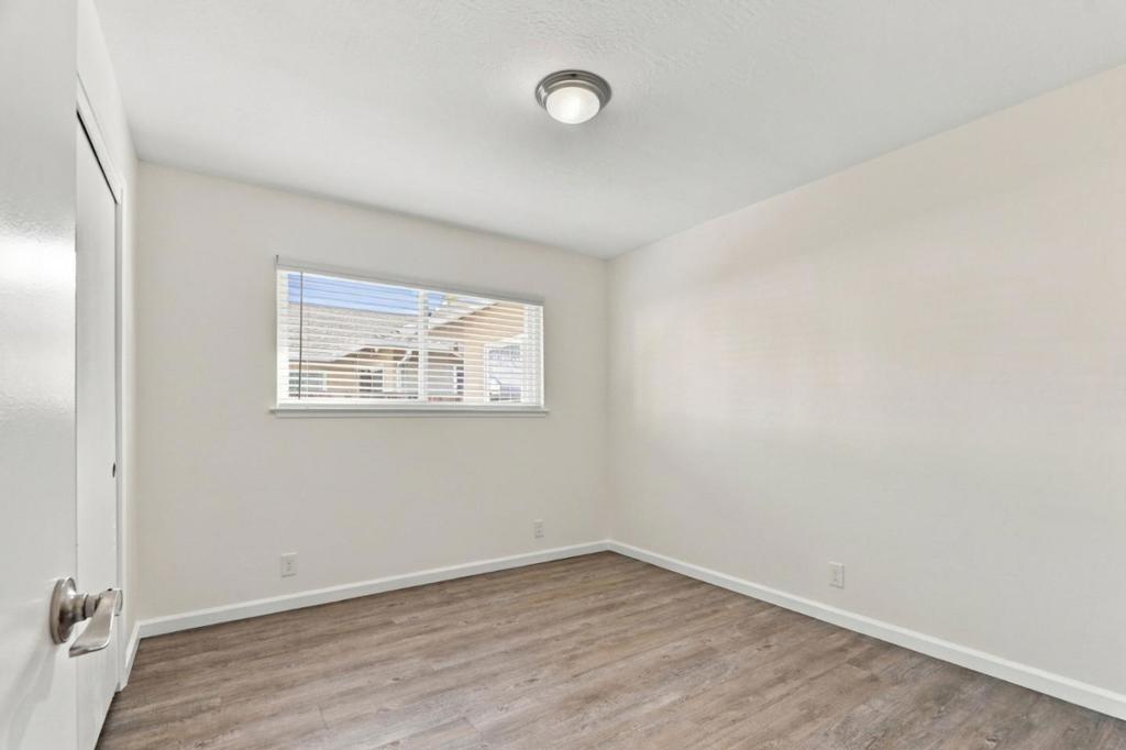 480482 Westlake Drive Property Photo 17