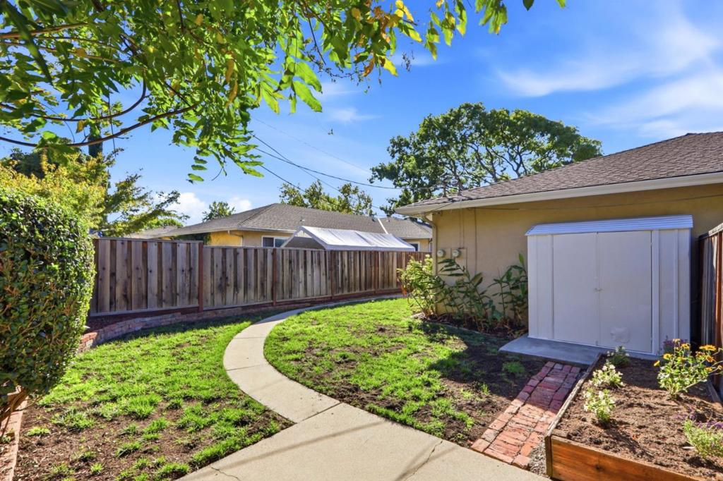 480482 Westlake Drive Property Photo 22
