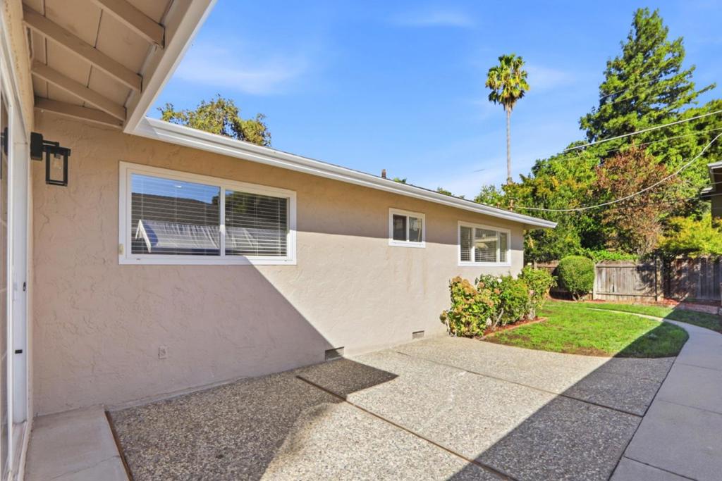 480482 Westlake Drive Property Photo 23