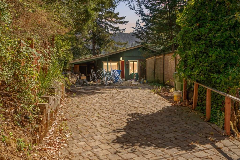 380 Ridge Drive Property Photo 3