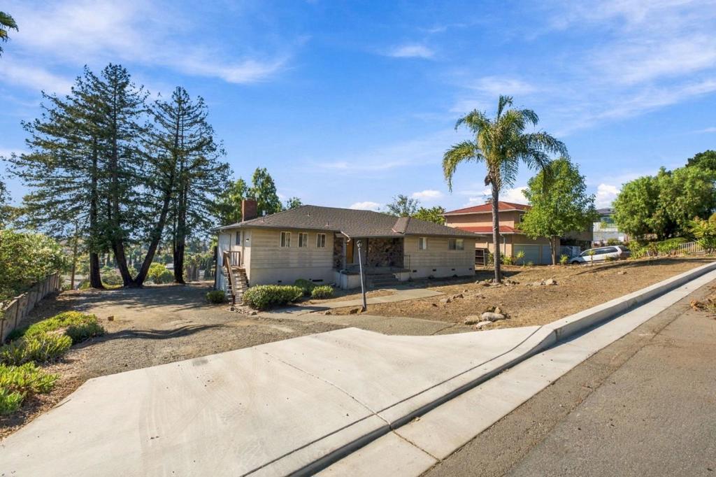 1035 Vista Del Mar Property Photo 1