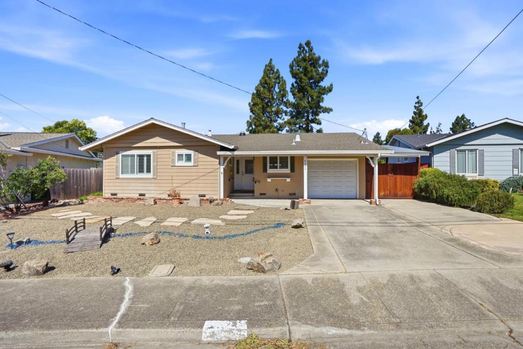 6924 Wisteria Street Property Photo 1