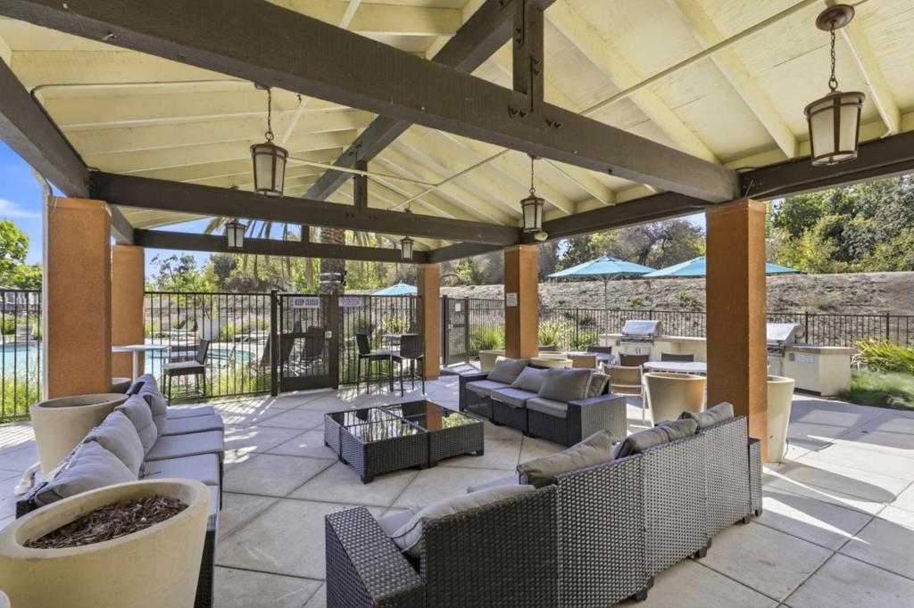 1513 Coyote Creek Way Property Photo 35