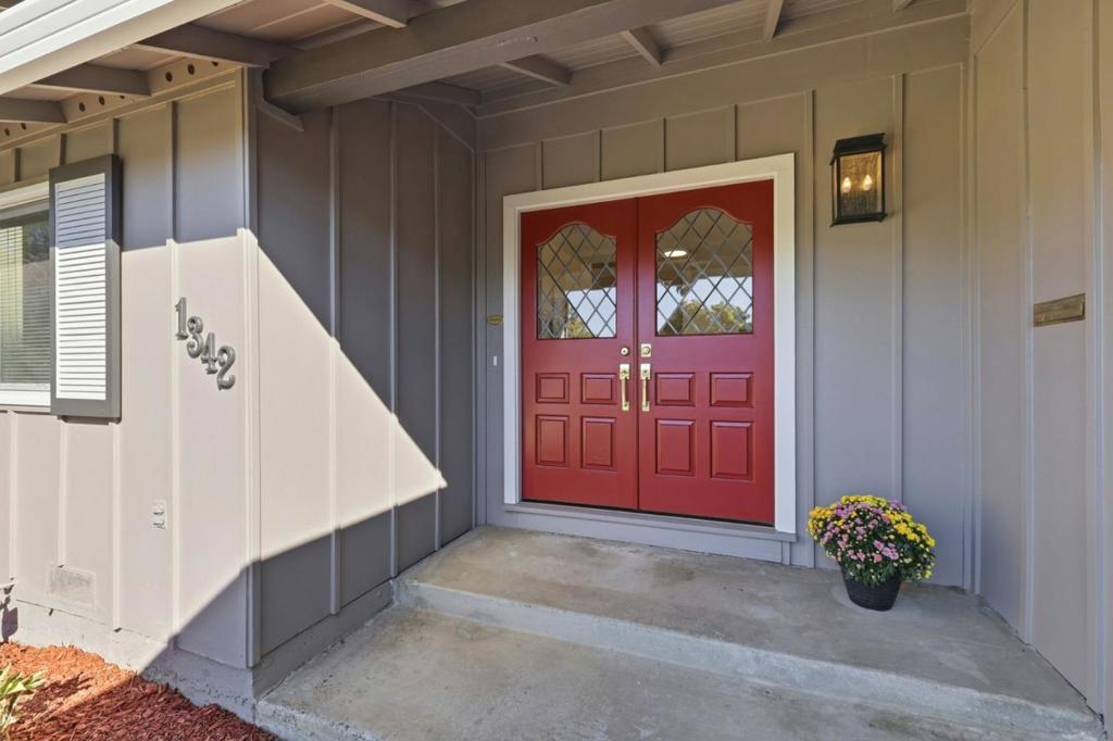 1342 Oak Knoll Drive Property Photo 2