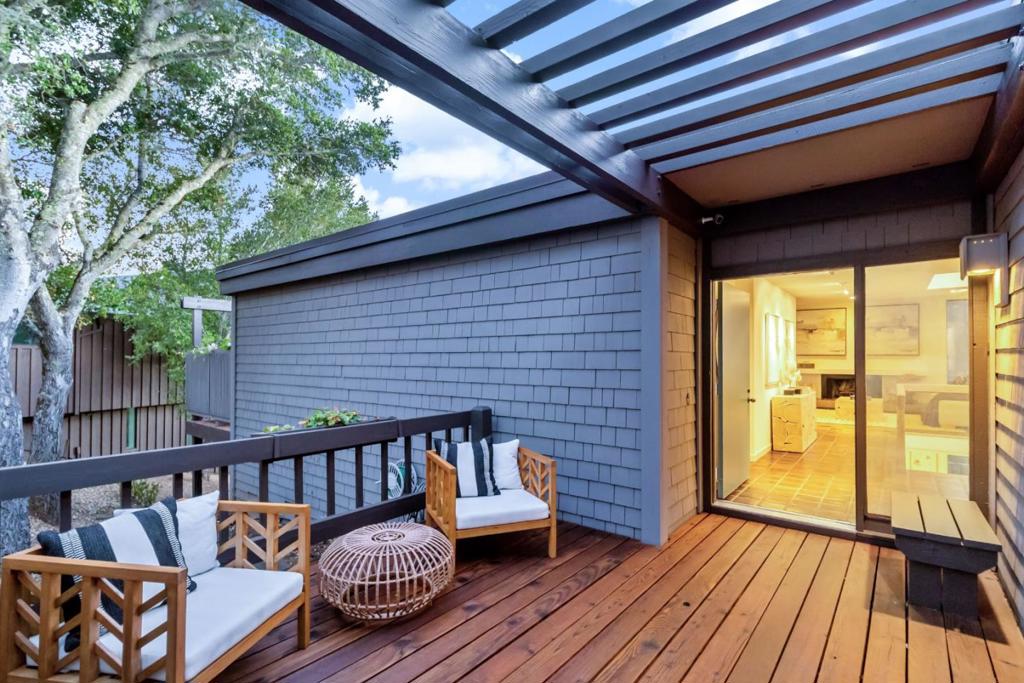 12 Hawkview Street Property Photo 3