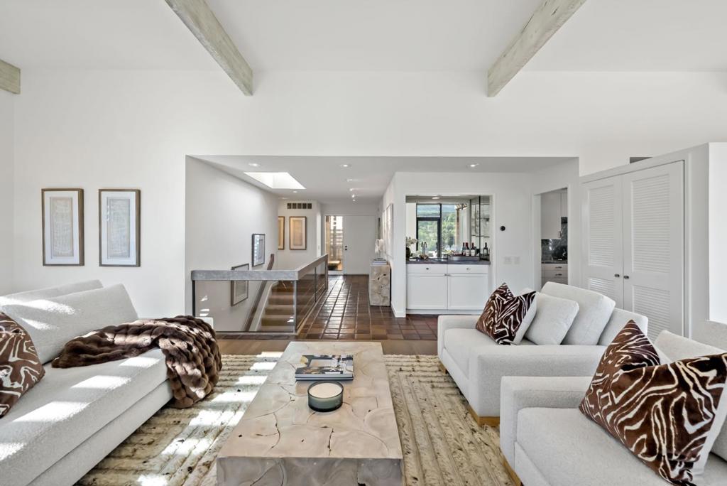 12 Hawkview Street Property Photo 6
