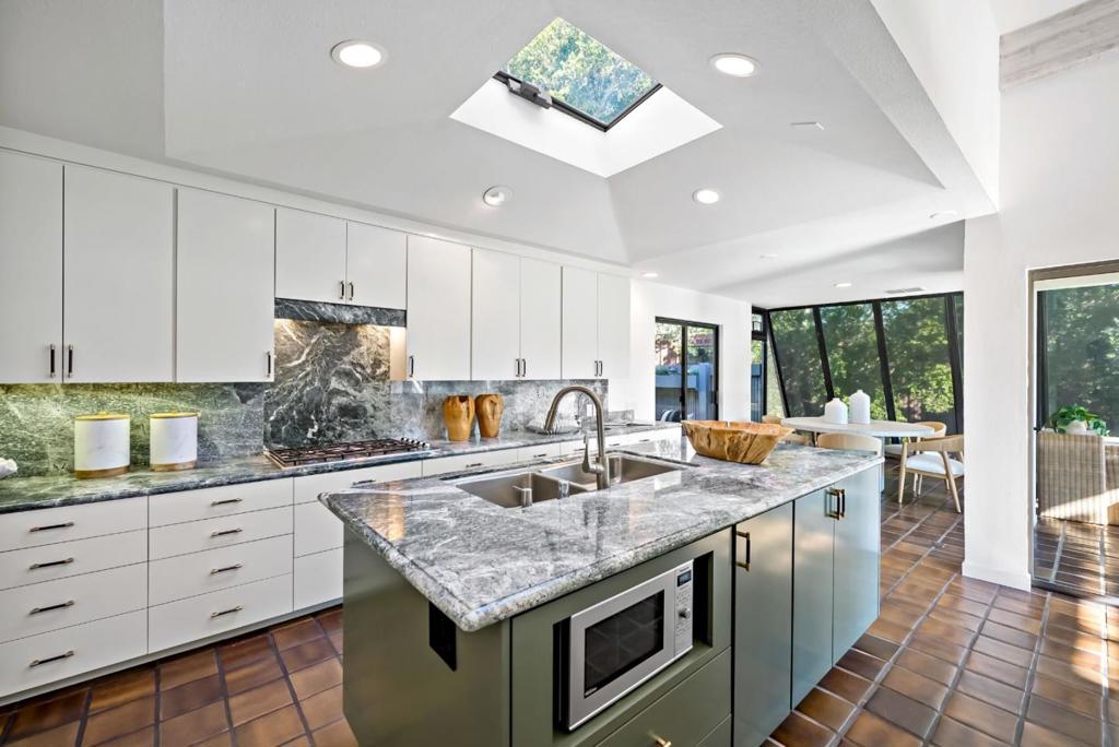 12 Hawkview Street Property Photo 17