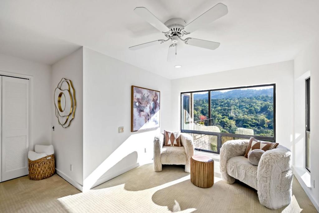 12 Hawkview Street Property Photo 24