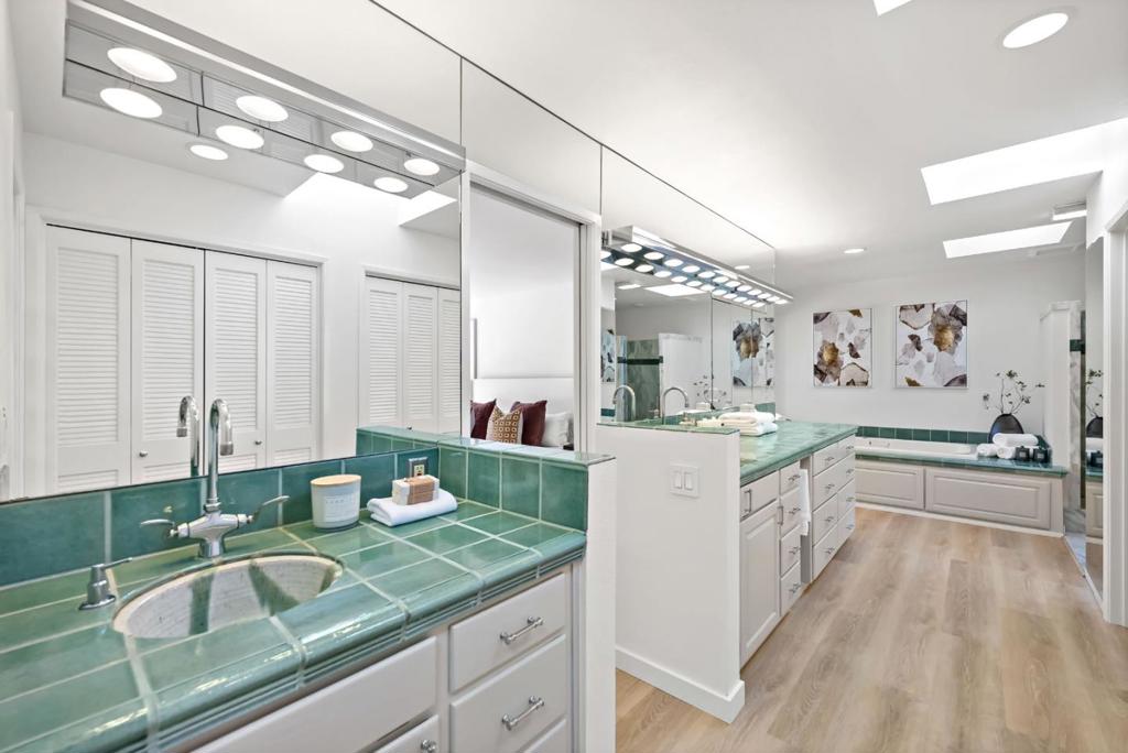 12 Hawkview Street Property Photo 26