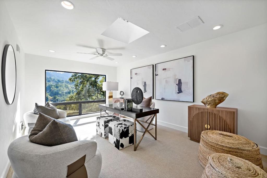 12 Hawkview Street Property Photo 28