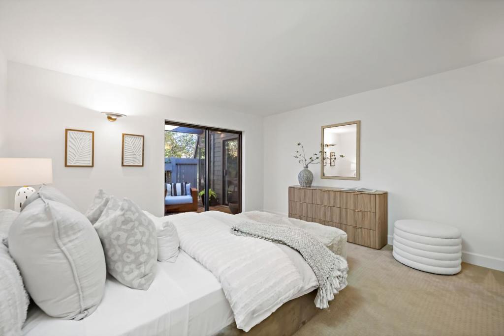 12 Hawkview Street Property Photo 31