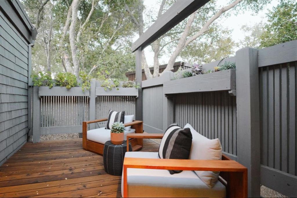 12 Hawkview Street Property Photo 32