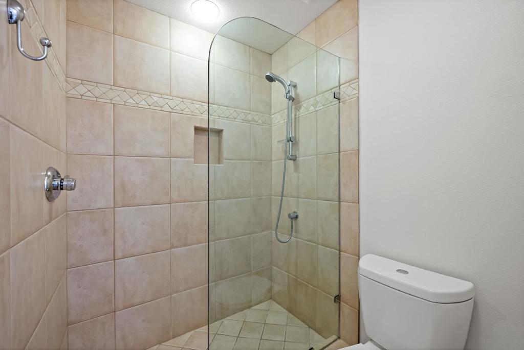 12 Hawkview Street Property Photo 41