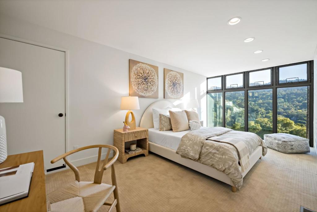 12 Hawkview Street Property Photo 42