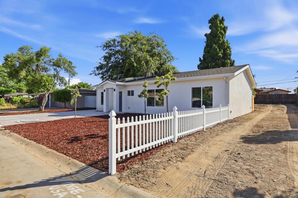 13020 Pfeifle Avenue Property Photo 3