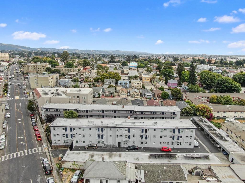 2555 Foothill Boulevard Property Photo 2