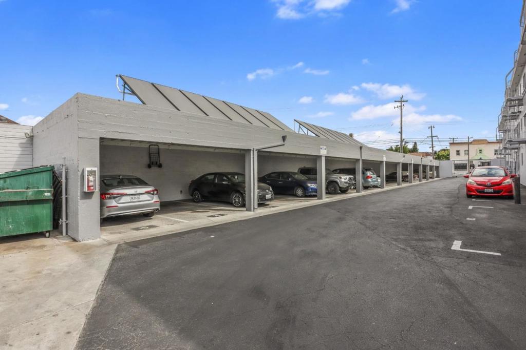 2555 Foothill Boulevard Property Photo 8