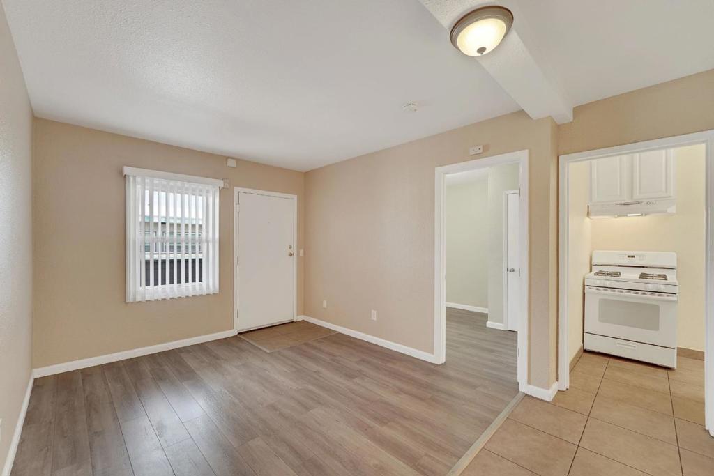 2555 Foothill Boulevard Property Photo 9