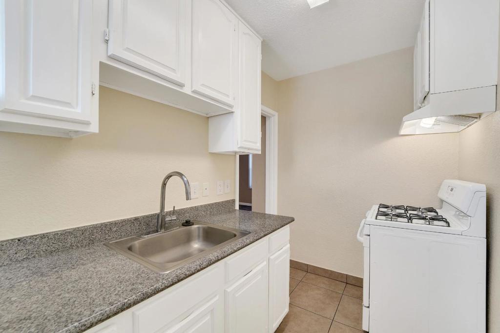2555 Foothill Boulevard Property Photo 10