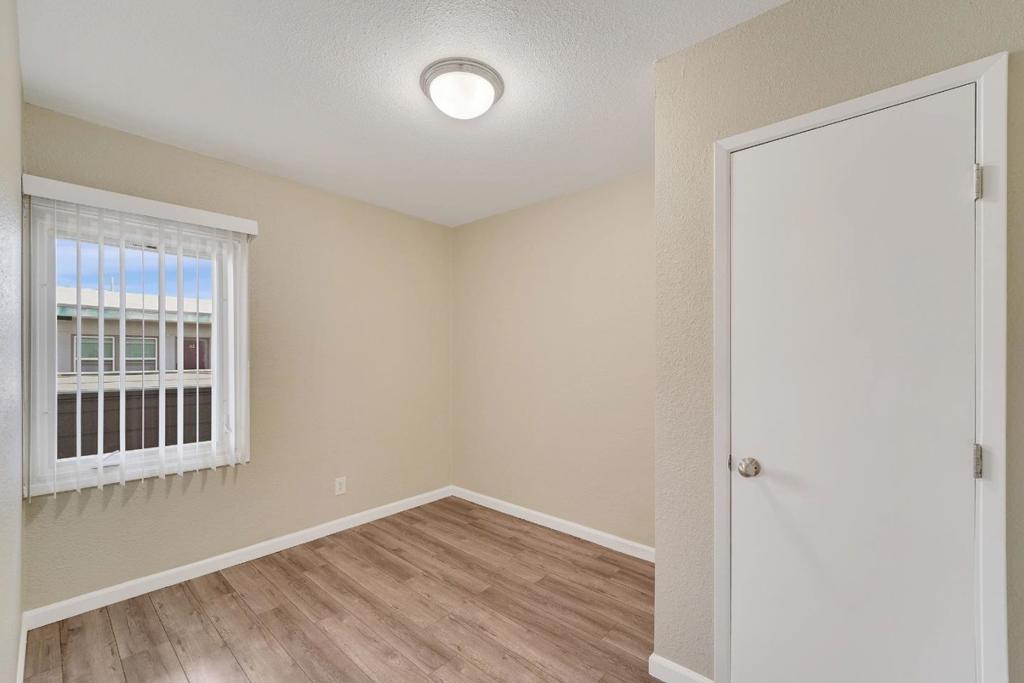 2555 Foothill Boulevard Property Photo 11