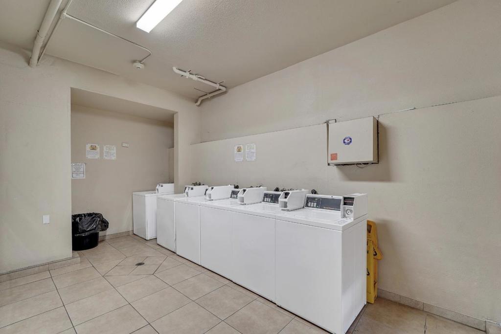 2555 Foothill Boulevard Property Photo 12