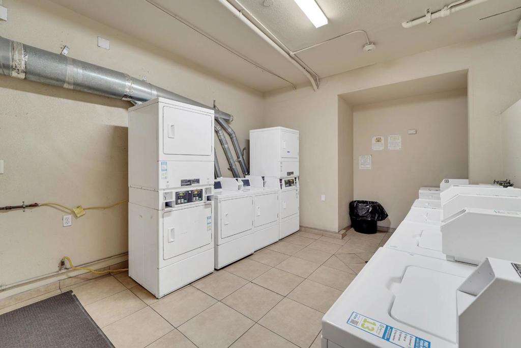 2555 Foothill Boulevard Property Photo 13